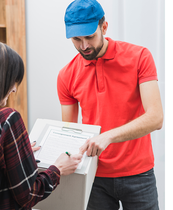 courier-showing-client-place-signature